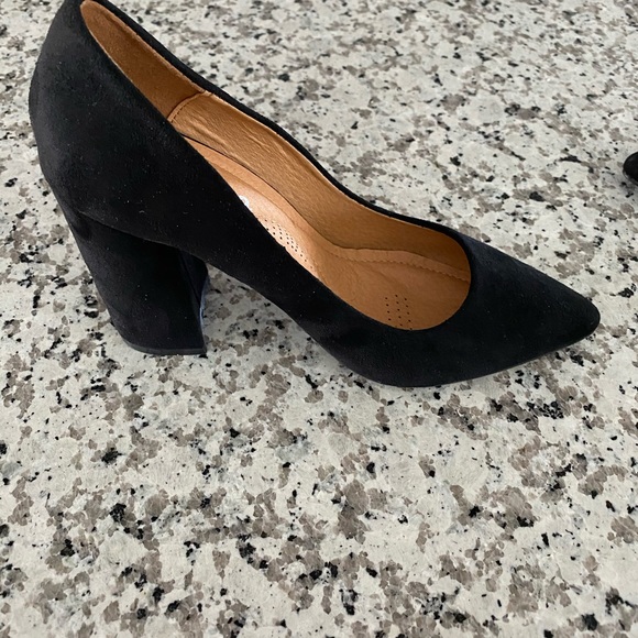 WEEBOO SHOES HEELS. - Picture 9 of 9